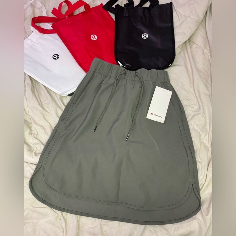 Lululemon On The Fly Skirt Size 4 NWT!